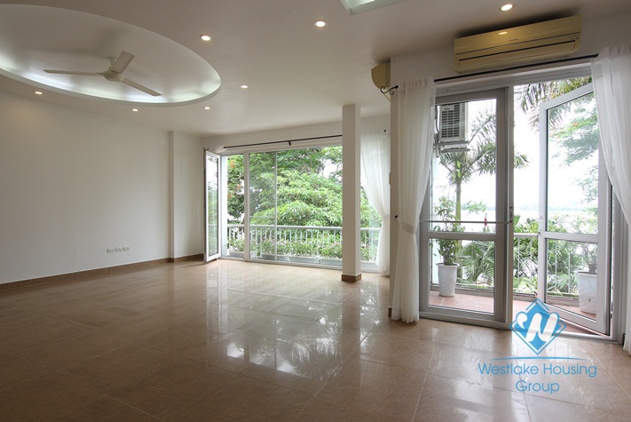 Lakeside house for rent in Tay Ho with amazing lake view 